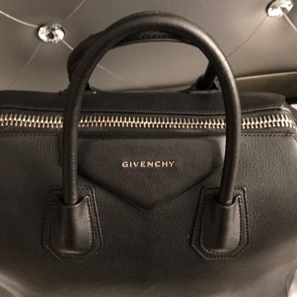 Antigona Medium Leather Satchel - Picture 3 of 6